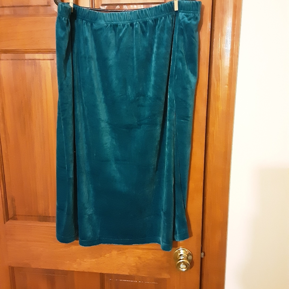 SKIRT FOR THOSE CHILLY NIGHTS LADIES
